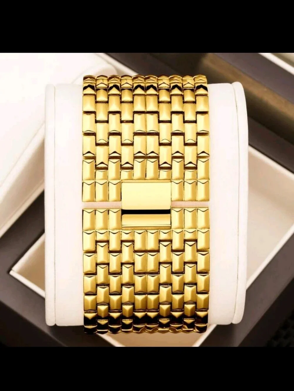 Women's Gold-Tone Bracelet Watch with Roman Dial